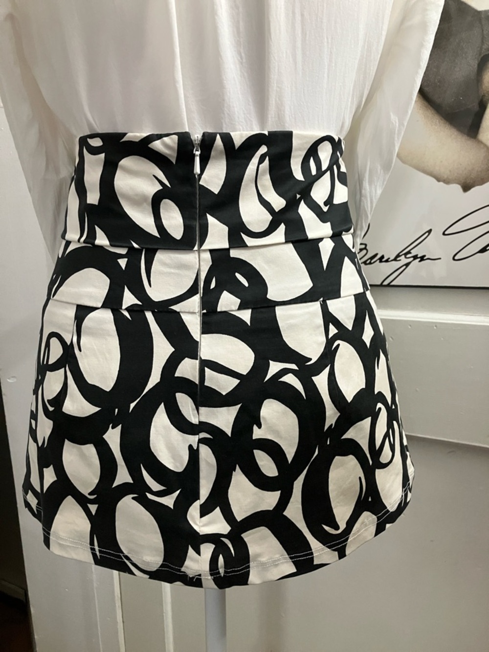 Club Monaco Black & White Abstract Mini Skirt - Picture 5 of 8